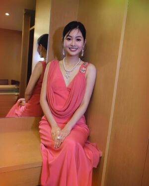 Rosita Kwok Instagram - Thank you for having me 🎀🎀🎀

@hktdclifestyle @hkcec 
Gown @dorianho @dorianho_official 
Hair & makeup @lamhiuting @hiutingmakeup 
Jewellery  WINGHANG