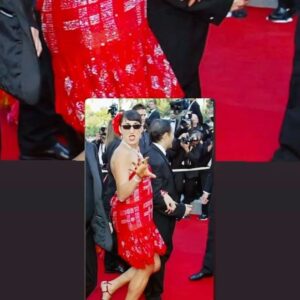 Rossy de Palma Instagram - Merci @lesinrocks 🎬 @maudtnd 
1995 MonToutPremier @festivaldecannes 🖤
2000 MaToutePremiere #MonteDesMarches avec une robe signé par moi même au bras de Mon Cher @josegarciaoff #cannesfilmfestival #lesinrocks #rossydepalma #yeswecannes #vivelecinema #lavieenrossy #festivaldecannes
