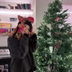 Rothy Instagram - 행복만하자2024 왕여드름 이번엔 관자놀이에남✨ 민채언니가 가려주따💕🎁🎄