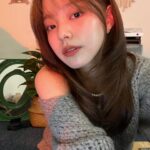 Rothy Instagram - 어제만 앞머리 내려본 기념으루✨💙 이마 근지러워서 다시 넘김. 쌤 감쟘댜 @aluu_eunseong