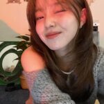 Rothy Instagram - 어제만 앞머리 내려본 기념으루✨💙 이마 근지러워서 다시 넘김. 쌤 감쟘댜 @aluu_eunseong