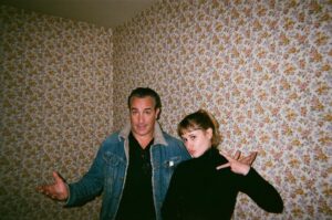Roxane Bret Instagram - En 2020 j’ai passé 10 jours en Corrèze pour tourner dans le prochain film d’Anne Fontaine avec @jeancharlesclichet @jeandujardin et Doria Tillier . C’était tellement magique que j’en ai parlé à personne parce que j’avais peur d’avoir rêvé. En développant cette pellicule je me rend compte que c’était vrai ✨
J’ai tellement appris et ri merci ❤️