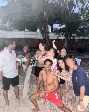 Roxane Bret Instagram - La Guadeloupe qui guérit-tout les bobos ❤️‍🩹☀️🌴💖🏄‍♀️🥥⛱️🎬🙏🩷