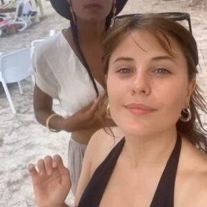 Roxane Bret Instagram - La Guadeloupe qui guérit-tout les bobos ❤️‍🩹☀️🌴💖🏄‍♀️🥥⛱️🎬🙏🩷