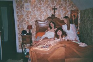 Roxane Bret Instagram - Précieux jetables