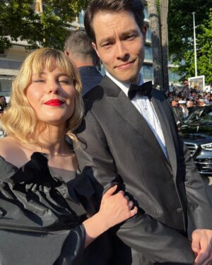 Roxane Bret Instagram - La pellicule de mon téléphone est remplie de joie 
C’était mon baptême du festival de cannes 
Merci
@rouje ❤️‍🔥 merci @patou 🌸merci @isabrulier 🌹 
Merci @artistesadami merci @linhdanphamofficial merci @qtn_raymond @pauline.nuez merci merci merci