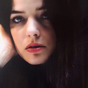 Roxane Mesquida Instagram - Interview dans M le magazine du Monde @m_magazine ce week-end! Interview de @maroussia.dub dans laquelle je parle de @nowapocalypse qui est maintenant disponible en france 🇫🇷 sur #starzplay 🤗