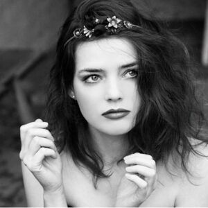 Roxane Mesquida Instagram - #portait of the day by @francoisnoah #blackandwhite 👸. #princess #tgif #moody