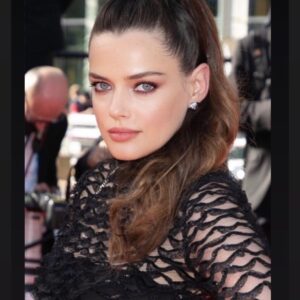 Roxane Mesquida Instagram - Thank you @valentino.beauty @maisonvalentino and  @lorealparis for making me feel beautiful and sexy 6 months pregnant 🥰 #stylist @ilya.vanzato #makeup @ludoviccadeo #hair @fabbhairdresser @packbackage ❤️ @edouardsiney @tedcerou #queerpalm @queer_palm