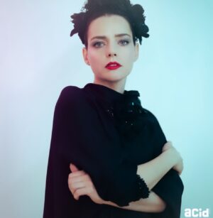 Roxane Mesquida Instagram - Un grand merci à @association_acid pour ce festival incroyable ❤️ Un bonheur d’avoir présenté #Fotogenico avec vous. 
📸 @learener.photographe 
Habillée par @emanuelungaroparis 
#makeup @phophiemathiasmakeup @diorbeauty