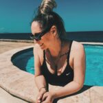Roxane Bruneau Instagram - Avez-vous déjà vue une sirène dans un spa? … Moi oui 🧜‍♀️🖤