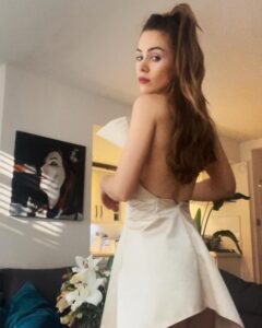 Actress Roxanne McKee HD Instagram Photos and Wallpapers June 2024