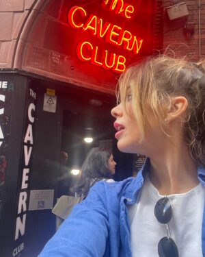 Roxanne McKee Instagram - 📸💩
*
1) Peachy cute jelly fruit
2) Hair bear care 
3) Just a girl and her gargoyle 
4) Best club in Liverpool!