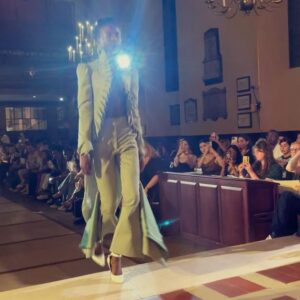 Roxanne McKee Instagram - A little look back at last night in HECTOR MACLEAN
#HectorMaclean wowed us all with a symphony of sustainable baroque inspired delights.
These were my favourites… 
Special shout out to T in the last pic for the inspired AI chat 🤗
#londonfashionweek