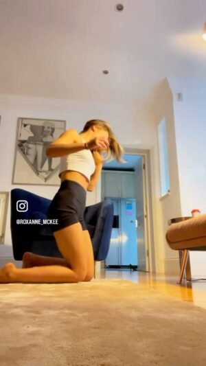 Roxanne McKee Instagram - Can you do this? 😜