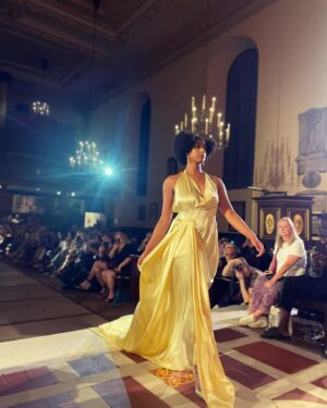 Roxanne McKee Instagram - A little look back at last night in HECTOR MACLEAN
#HectorMaclean wowed us all with a symphony of sustainable baroque inspired delights.
These were my favourites… 
Special shout out to T in the last pic for the inspired AI chat 🤗
#londonfashionweek