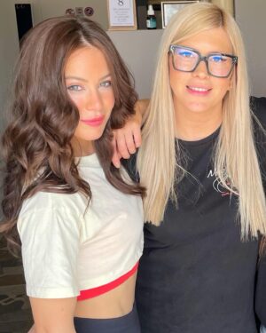 Roxanne McKee Instagram - Thank you @newstyledajana for being so completely lovely to me. 
You and @markcatalucci have looked after me so well, and I wish I could put you all in my suitcase and bring you home 🤌🥰