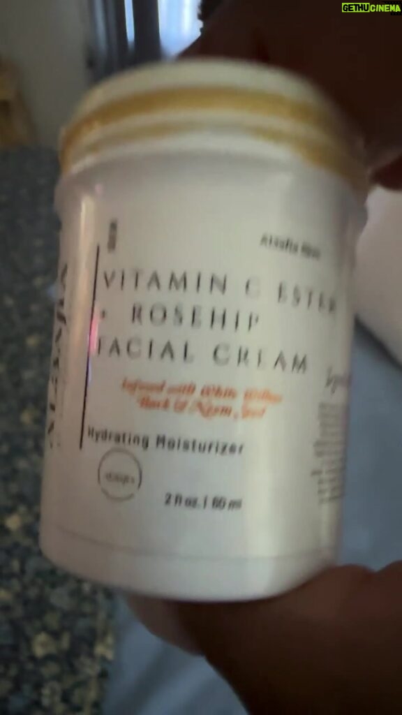 Roxanne Shanté Instagram - Don’t talk about my jar 🫙 just look at my skin I call this my don’t look like what I been through cream. It’s called the vitamin c rose hip cream oh and just put Shante in your code and she will take a little something off the price. Enjoy and don’t say I never told you nothing young women and men start early with the face it’s the only one you got @natashasomalia