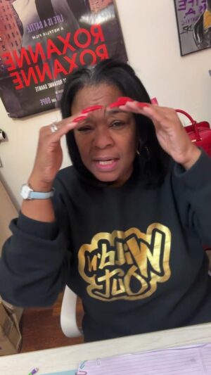Roxanne Shanté Instagram - Yeah I messed up had a sip of soda but I am still on the move don’t forget to order your outfit and join the behind the scenes workouts and meetings We got this plzbelieveit You can subscribe here also Starting March 1 st