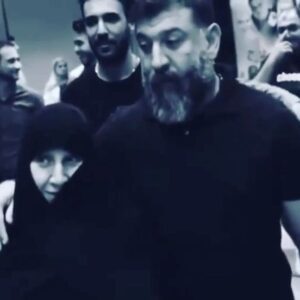 Roya Teymourian Instagram - دسته گلهامون دارن پرپر میشن 
#تسلیت