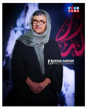 Roya Teymourian Instagram - بزرگداشت رویا تیموریان در جشنواره «سدیدیسورتو» ایتالیا

تقدیر از یک عمر فعالیت هنری و بزرگداشت  رویا تیموریان در هفدهمین دوره برگزاری جشنواره بین المللی «سدیدیسورتو» ایتالیا در بخش زنان روی صحنه «ایرانفست» برگزار شد.
این جشنواره بین المللی که هر ساله در شهرفورلی کشور ایتالیا برگزار می‌شود؛ امسال در بخش زنان روی صحنه از رویا تیموریان تقدیر به عمل آورد و نشان ویژه جشنواره را به این بازیگر سینما اهدا کرد.

تیموریان برای بازی در فیلم‌های «مرد بارانی»، «قارچ سمی»، «شیفتگی»، «گوشواره» و «زندان زنان» نامزد دریافت سیمرغ جشنواره فیلم فجر بوده است. او همچنین بیش از دیگر بازیگران زن کشورمان نامزد دریافت سیمرغ از جشنواره فیلم فجر در ادوار مختلف بوده است. تیموریان علاوه بر این، جایزه بهترین و پرکار‌ترین زن تئا‌تر در سال های ۷۸ تا ۸۰ را دارد و در بسیاری از نمایش‌ها همچون «عروسی خون»، «معرکه در معرکه»، «بینوایان»، «قاتل بی‌رحم»، «رویای یک عکس»، «باغ آلبالو» حضور درخشانی داشته است.

این بازیگر  چندین دوره داوری جشن خانه سینما را بر عهده داشته و علاوه بر آن داور بخش تئا‌تر فجر در سال ۸۲، داور تئا‌تر دانشجویی، داور انجمن سینمای جوان، رئیس انجمن بازیگران سینمای ایران، عضو هیات مدیره خانه سینما (۲ دوره)، عضو هیات موسس خانه تئاتر، داور جشنواره فیلم‌های کوتاه، داور جشنواره فیلم‌های استانی در صدا و سیما، سه دوره عضویت در کمیته انتخاب فیلم اسکار را بر عهده داشته است.

از جوایز دیگر این بازیگر سینما می‌توان به دریافت تندیس خانه سینما برای فیلم «زندان زنان»، جایزه حافظ از دنیای تصویر، تقدیر شده به عنوان بازیگر اول زن در جشنواره فیلم‌های مستقل و جایزه برای جشنواره سینمای دفاع مقدس اشاره کرد.تیموریان همچنین از سال ۱۳۸۰ نشان درجه یک هنری را دارد.
.
@aydaorang 🙏🏼