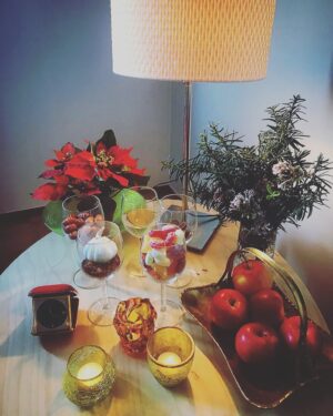 Roya Teymourian Instagram - #سال_نو #مبارک
سالی پر از برکت پر از عشق سرشار از سلامتی و #صلح آرزو می کنم🍀☘️🙏🏼