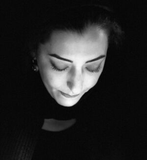 Roya Teymourian Instagram - جان مادر
تو آمدی و با تولدت زیباترین لقب دنیا را نصیب من کردی.
خوشبختم از حضورت،دخترکم تولدت مبارک.