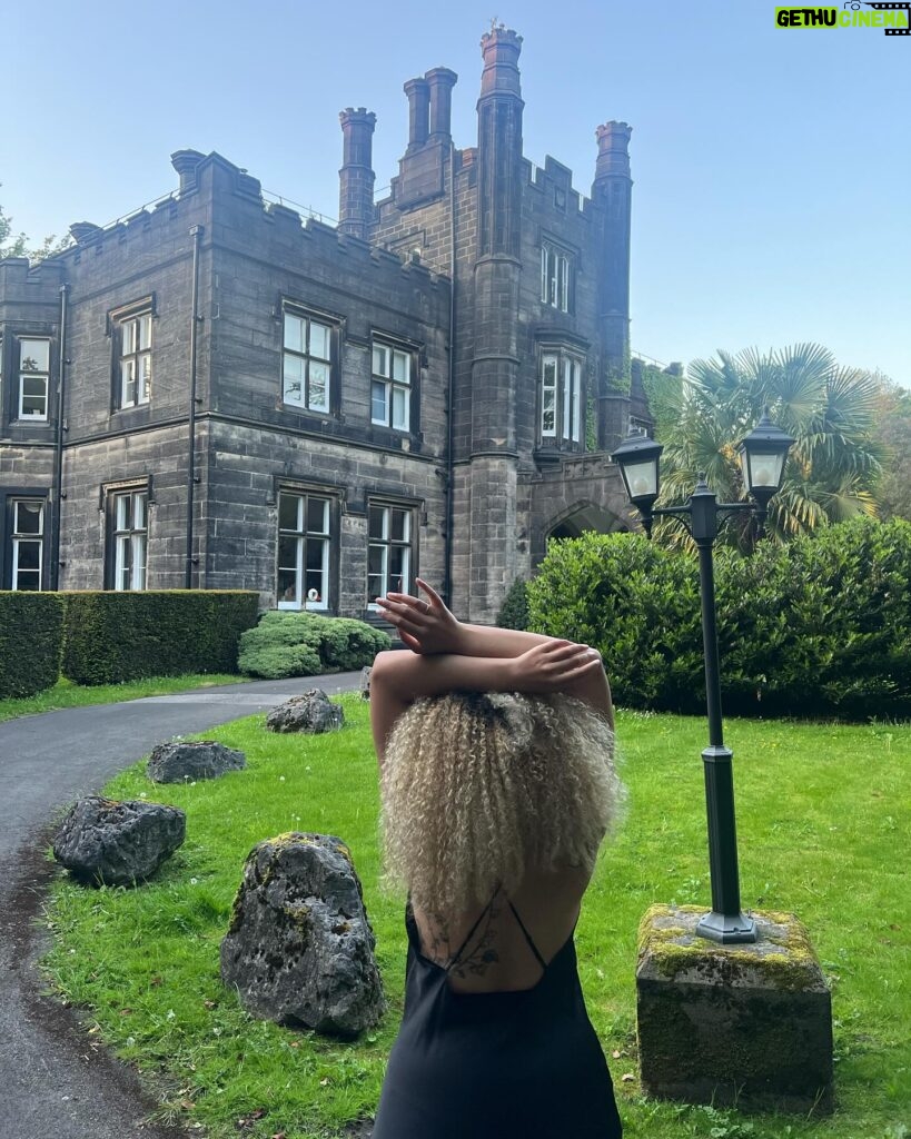 Ruby Barker Instagram - I’m gonna miss this place 🏰 moving out on Saturday 😢