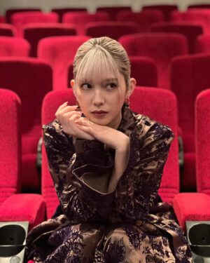 Ruka Matsuda Instagram - 映画『レディ加賀』全国公開中です！
映画公開に伴って取材をして頂いた記事がたくさんあがっています◎
裏話も盛りだくさんです、ぜひご覧ください！

取材&都内先行舞台挨拶時の衣装です！
ジャケット、パンツ  @shiroma_official
リング　@cujacu
ネックレス　@blueta1handmade
ピアス　@petit_ami34
.
#レディ加賀 #加賀温泉