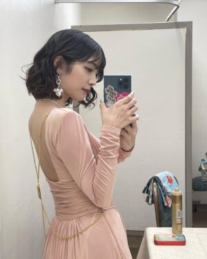 Ruka Matsuda Instagram - 先日ホテル椿山荘東京で行われました いしかわ県人会に、映画『レディ加賀』チームでお伺いさせていただいた時の写真です☺️

映画の裏話などをお話しさせて頂きました！
全国公開は2024/2/9です◎
少し先ですが、お楽しみに！

dress / @elisabettafranchi
shoes / @daianashoespress
pierce / @ari._j
necklace / @caki.jewelry
.
#レディ加賀 #映画レディ加賀