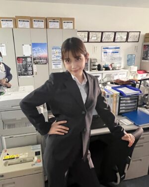 Ruka Matsuda Instagram - 本日11/2から映画『ナックルガール』が、Prime Video で日本を含む世界 240 以上の国と地域で配信スタートします！

私は新人刑事、半田夏菜子役で出演させて頂いております☺️

日韓共同制作の作品です！🇰🇷🇯🇵
韓国語が飛び交い、お昼にはキムチや韓国海苔が出てきて楽しく、そして韓国チームの皆さんもすごく温かい素敵な現場でした！
すこーしだけ韓国語も覚えました☺️✨

ぜひご覧下さい！