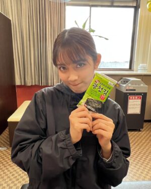 Ruka Matsuda Instagram - 本日11/2から映画『ナックルガール』が、Prime Video で日本を含む世界 240 以上の国と地域で配信スタートします！

私は新人刑事、半田夏菜子役で出演させて頂いております☺️

日韓共同制作の作品です！🇰🇷🇯🇵
韓国語が飛び交い、お昼にはキムチや韓国海苔が出てきて楽しく、そして韓国チームの皆さんもすごく温かい素敵な現場でした！
すこーしだけ韓国語も覚えました☺️✨

ぜひご覧下さい！