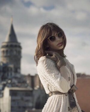 Ruken Demirer Instagram - Bugün mümkün olduğunca evde olmak en iyisi 😬 İyi pazarlar #haveanicesunday 💫🤍