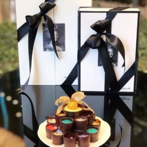 Ruken Demirer Instagram - “Babalar Günü”nde babaları biraz şımartalım|| On Father's Day, let's pamper them a little 🫶🍒 @marieantoinettechocolatier ✨ #vrai chocolat #realchocolate 👌🏼