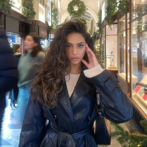 Rukku Nahar Instagram - favourite season🎄❄️