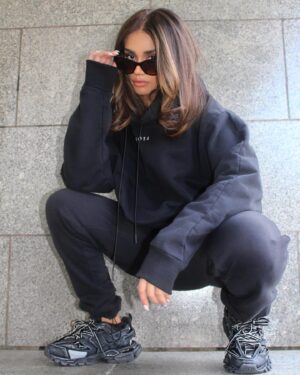 Rukku Nahar Instagram - don’t get out much in the cold 🕶🌬