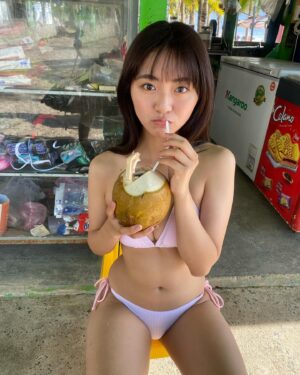 Runa Toyoda Instagram - お気に入り水着の一つのピンクビキニ！
1発目の撮影だたよー
いい加減にしなよってくらいふざける5枚目
ココナッツジュースはあんま味しなかったけな…笑🥥
#2nd写真集 #gravure