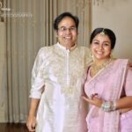 Runa Khan Instagram - ১২ বছর... যে স্নেহ,যত্ন,ভালোবাসা,গুরুত্ব,সম্মান,আদর আমার প্রতি তুমি দেখিয়েছো এই বারো বছরে কখনো কখনো মনে হয়েছে আমার মা-বাবা’ও এভাবে আমার প্রতি অনুভুতির প্রকাশটা দেখাতে পারেনি.. যদিও আমি আমার বাবা-মার অতীব আদরের একমাত্র মেয়ে..😊 এবং আমি নিশ্চিত যে পরিমান মমতা ও দরদ নিয়ে তুমি আমার পিছে-পিছে ঘুরতে থাকো আমার একমাত্র সন্তানও কখনো এমন মমতা আর দরদে আমাকে আগলে রাখতে পারবে না.. জাগতিক আমার প্রায় সকল শখ-আহ্লাদ-চাওয়াই তুমি পূর্ণ করে ফেলেছো, তেমন কিছুই আর চাইবার নেই.. শুধু সুস্থ থাকো..আমার আর মেয়ের সাথে অনেক অনেক বছর বেঁচে থাকো.. ব্যাস এটুকুই চাওয়া.. শুভ কাগজ-কলম দিবস আমার EW ❤️ (বি.দ্র- এর মানে এই নয় যে,আমরা ঝগড়া-ঝাটি, রাগা-রাগি করে প্লেট-গ্লাস ভাঙি নাই কখনো.. প্লেট-গ্লাস ভাংচুর অতীতেও চলেছে ভবিষ্যতেও চলবে ইনশাআল্লাহ ..😏)
