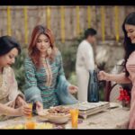 Runa Khan Instagram - পেশাগত কাজ এটি নয়..! কাজটি মূলত @safiya_sathi’র প্রতি ভালোবাসা আর @nafis_muhammad_ismaeel কে আবার কাজে স্বাগত জানানোর গভীর ভালোবাসা থেকে করা.. অভিননন্দন তোমাদেরকে.. I am proud of you both 😊