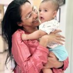 Runa Khan Instagram - আমার আব্বা আজকে প্রথম আমাকে দেখতে এসেছে আমার বাড়ীতে..🥰 আমার সোনাবাপ..😍 আমার তমোহর ❤️ যে জীবন ঘরের.. #familyfirst #familylove #nomakeup #nofilter #runakhan
