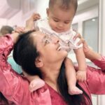 Runa Khan Instagram - আমার আব্বা আজকে প্রথম আমাকে দেখতে এসেছে আমার বাড়ীতে..🥰 আমার সোনাবাপ..😍 আমার তমোহর ❤️ যে জীবন ঘরের.. #familyfirst #familylove #nomakeup #nofilter #runakhan