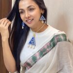 Runa Khan Instagram - “এত প্রশ্ন কেনো ?” গহনা @chondroshekhor.20 শাড়ী - @jenet 📸- @mruba_2023 #runakhan