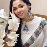 Runa Khan Instagram - “এত প্রশ্ন কেনো ?” গহনা @chondroshekhor.20 শাড়ী - @jenet 📸- @mruba_2023 #runakhan