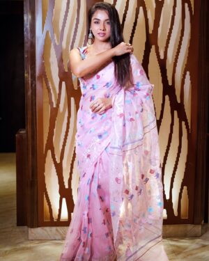 Runa Khan Instagram - 🌸🌸🌸
#runakhan

@dustcoat_blouz 
@taqwausa