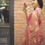 Runa Khan Instagram - 🧡🧡🧡 জামদানী- @taqwausa ব্লাউজ- @dustcoat_blouz #runakhan