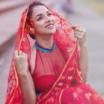 Runa Khan Instagram - কৃষ্ণচূড়ার বনে বনে আগুন লেগেছে.. ❤️ #runakhan জামদানী - @taqwausa ব্লাউজ- @dustcoat_blouz Shoot Coordinator- @almasidrono 📸- @noorphoto69