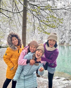 Rungrawan Tonahongsa Instagram - มากี่ครั้งก็ยังตกหลุมรัก❤️🇨🇭 #Blausee Kandersteg Switzerland #switzerland🇨🇭 2024