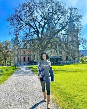 Rungrawan Tonahongsa Instagram - แคปชั่นอะไีรดี ทางนี้คิดไม่ออกละ😂 #Thun  #switzerland 🇨🇭2024