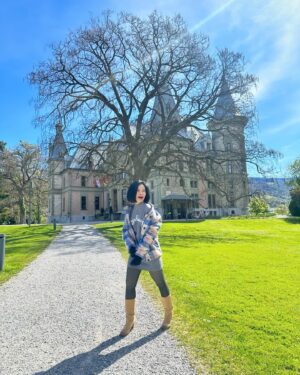 Rungrawan Tonahongsa Instagram - แคปชั่นอะไีรดี ทางนี้คิดไม่ออกละ😂 #Thun  #switzerland 🇨🇭2024