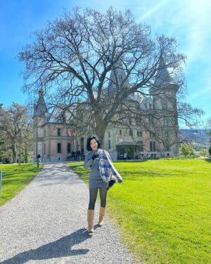 Rungrawan Tonahongsa Instagram - แคปชั่นอะไีรดี ทางนี้คิดไม่ออกละ😂 #Thun  #switzerland 🇨🇭2024